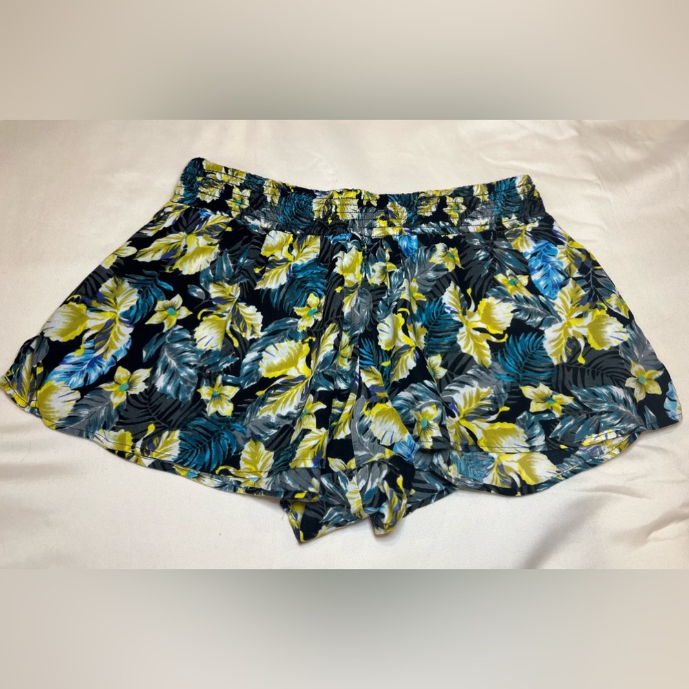 Beach Shorts Size M